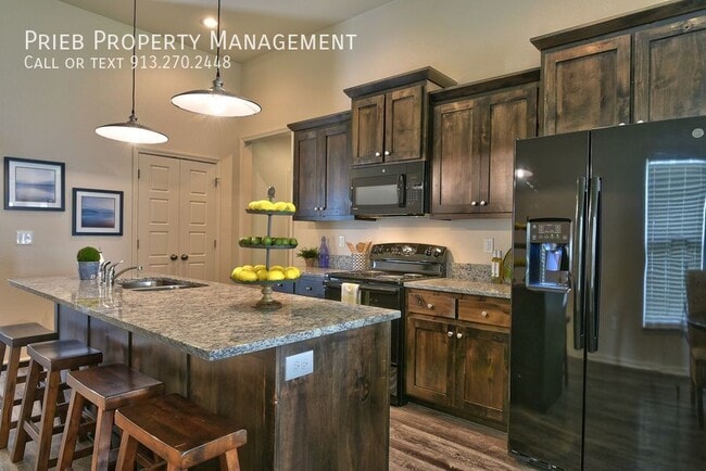 Building Photo - 443 W Apache St