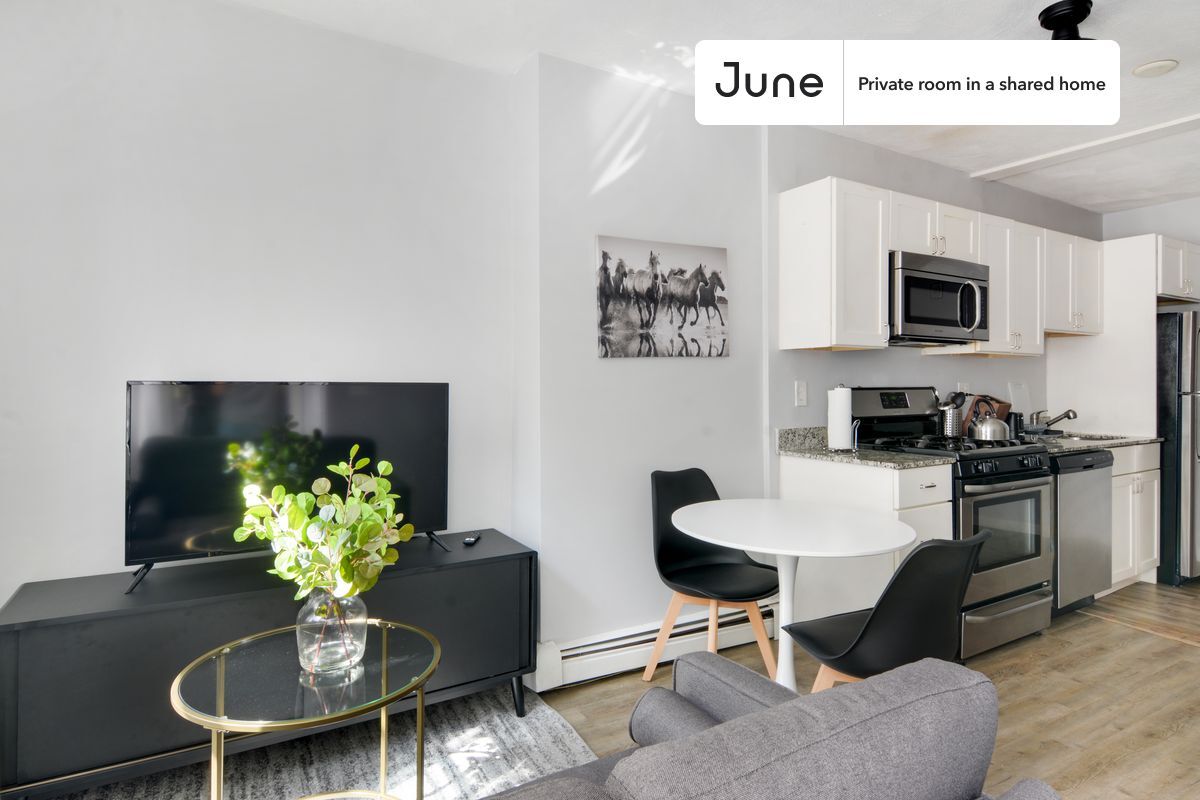 Building Photo - Room in Shared 3 bed/1 bath home in North End