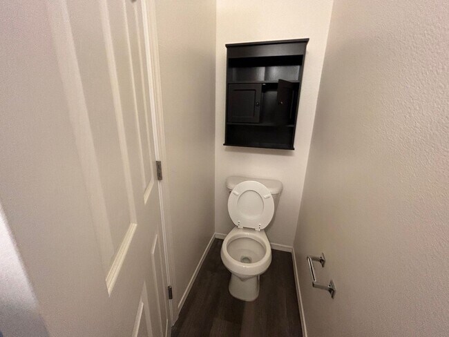 Building Photo - 3 Bedroom plus Loft For Rent! Victory Sout...
