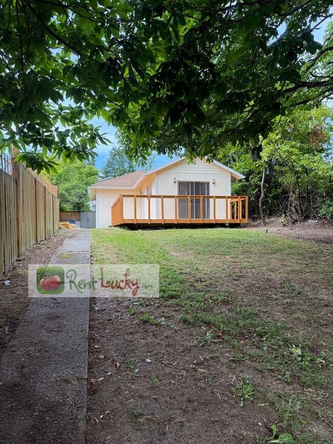 Building Photo - Fully Remodeled & Super Cute 2-Bedroom Cot...