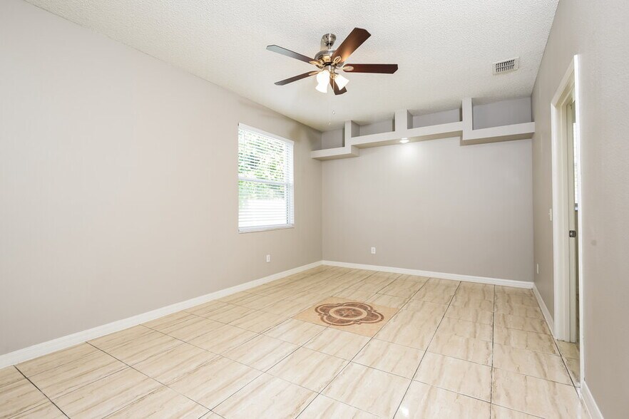 Building Photo - 1828 Olivia Cir