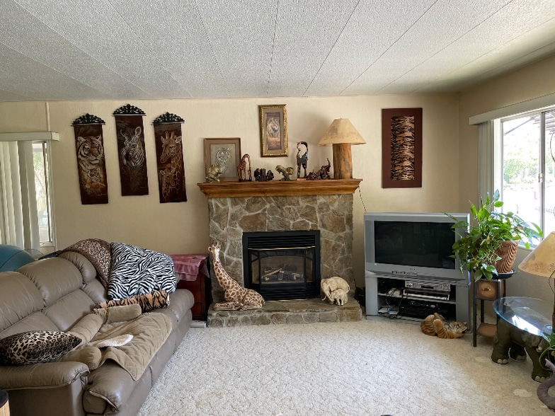 Building Photo - 444 Whispering Pines Dr