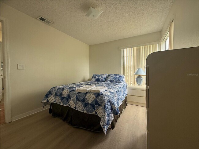 Building Photo - 2459 Sweetwater Club Cir