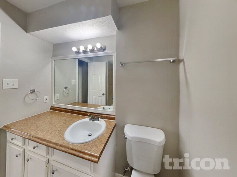 Building Photo - 23827 Beaverwood Dr
