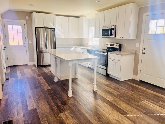 Building Photo - 306 Clark St