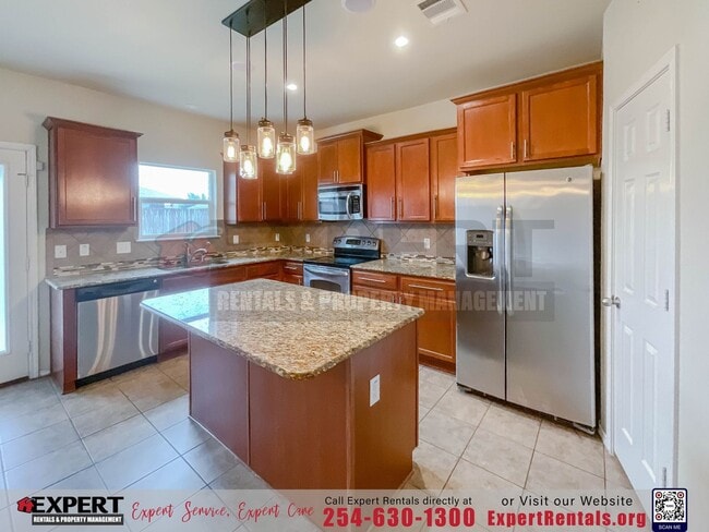 Building Photo - Enchanting 4-bedroom, 2-bathroom home nestled in Splawn Ranch!