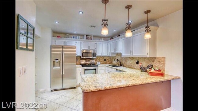 Building Photo - Summerlin South | 2 Bedroom | 2 Bathroom | Flexible 1–12 Month Lease | Perfect For Traveling Prof...