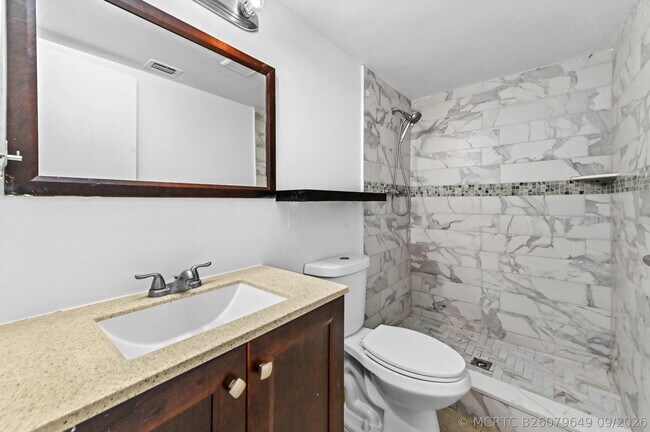 Building Photo - 319 Knotty Pine Cir