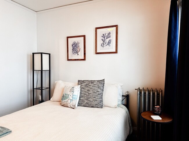 Building Photo - 10 Hunnewell Ave