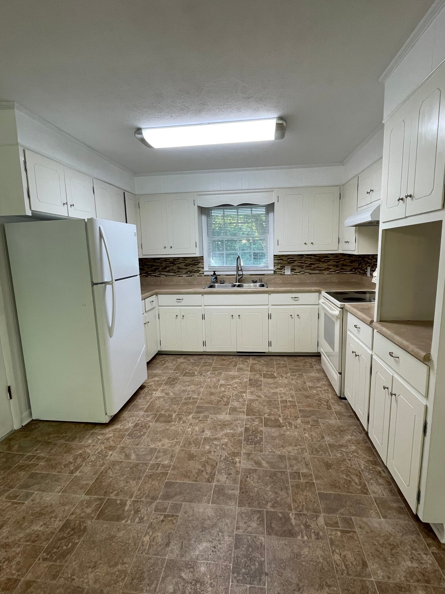 Building Photo - 15521 Calhoun Road