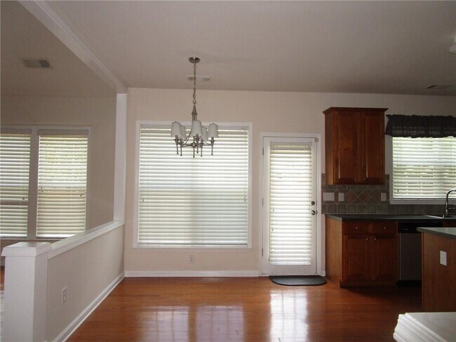 Building Photo - 2272 Young America Dr NE