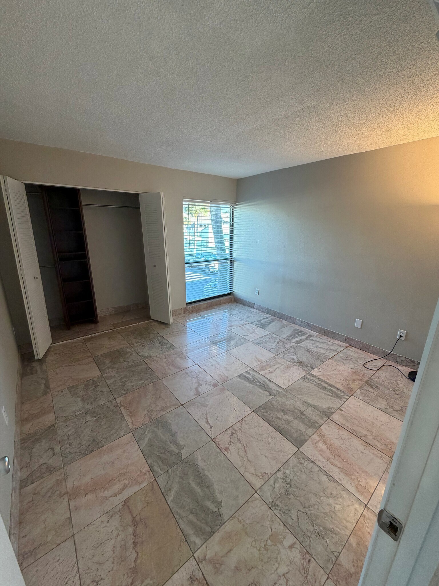 Guest Bedroom (1) - 2025 Lakewood Club Dr S