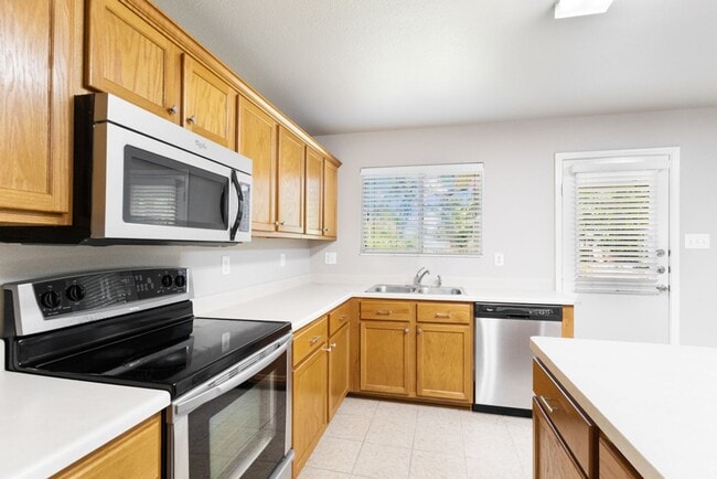 Building Photo - Well-Maintained 3-Bedroom Home – Ideal for Students & Professionals!