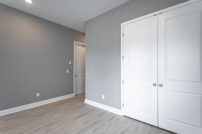 Building Photo - Modern 4 Bedroom Home in Southside