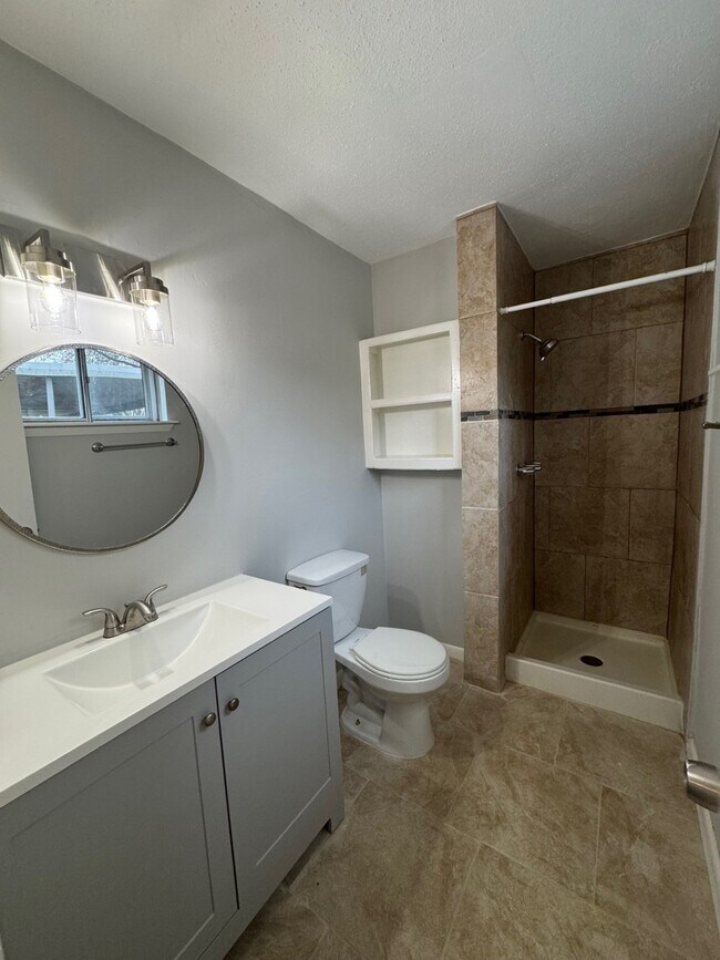 Building Photo - 9809 Richmond Ave.