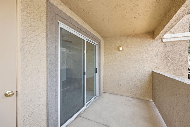 Building Photo - Nice Upgraded 2 Bedroom Condo in Gated Community - Eastern and 215
