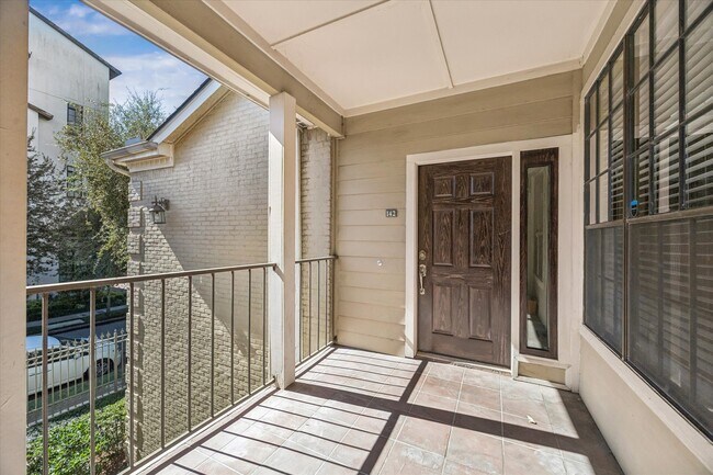 Building Photo - 2700 Revere St