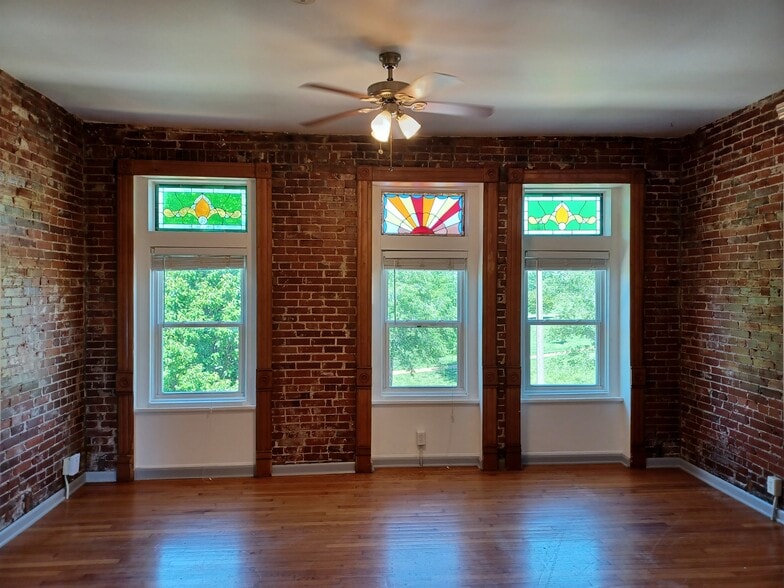 Building Photo - 4380 Chouteau Ave