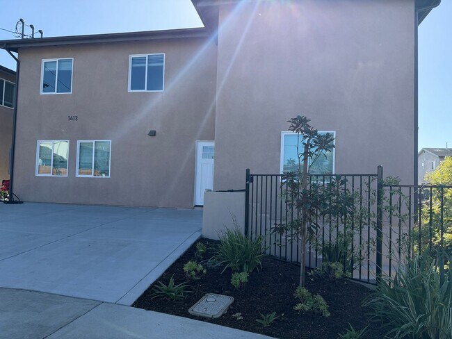 Building Photo - 1413 Shoshone St