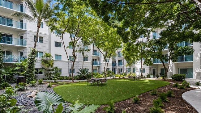 Building Photo - 6001 SW 70th St