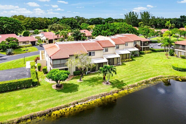 Building Photo - 8566 Casa Del Lago