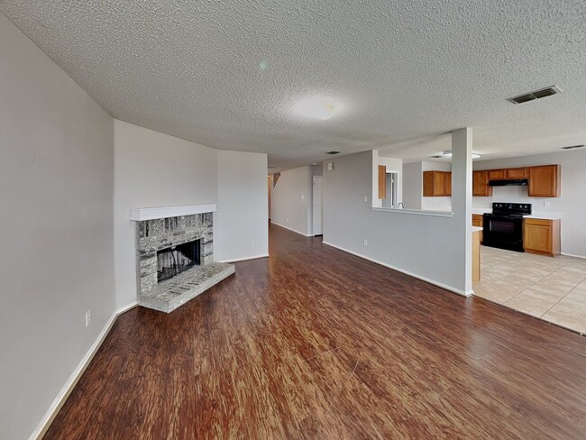 Building Photo - READY NOW! COME CHECK IT OUT!
