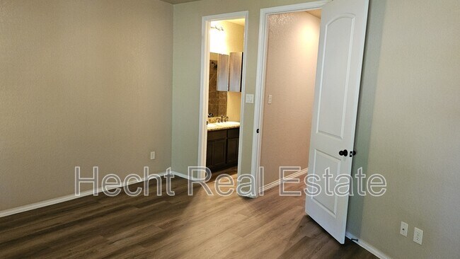 Building Photo - 262 Rosalie Dr