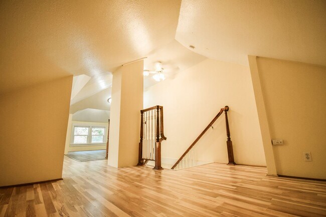 Building Photo - Spacious 4BD/2BA Two-Story Home w/ Fenced Yard & Huge Basement! Pets OK!