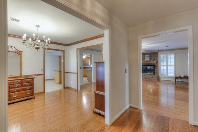 Building Photo - 2303 Friendship Dr