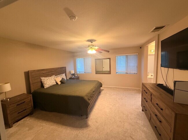 Building Photo - 30454 Silver Hawk Dr