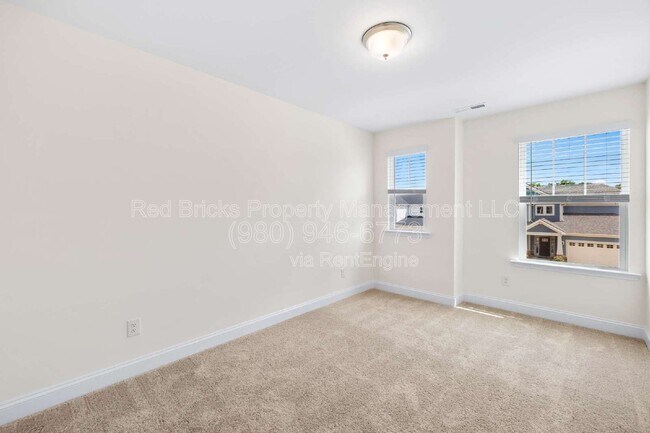 Building Photo - 1528 Cedar Tree Dr