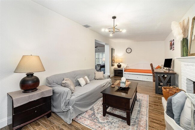 Building Photo - 2721 E Marks St