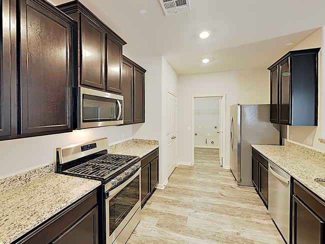 Building Photo - Brand-new one-story home in Savannah Lakes.