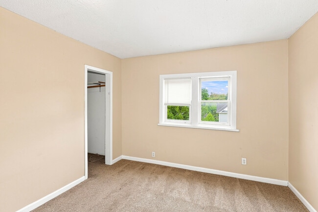 Building Photo - 1097 Suburban Ave E