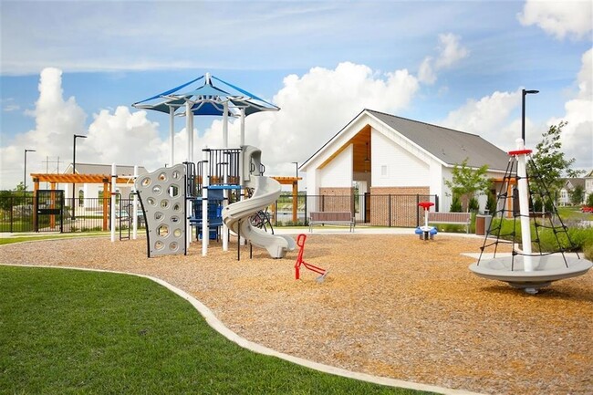 Building Photo - 195 Hortus Dr