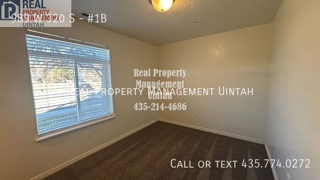 Building Photo - 320 S Vernal Ave