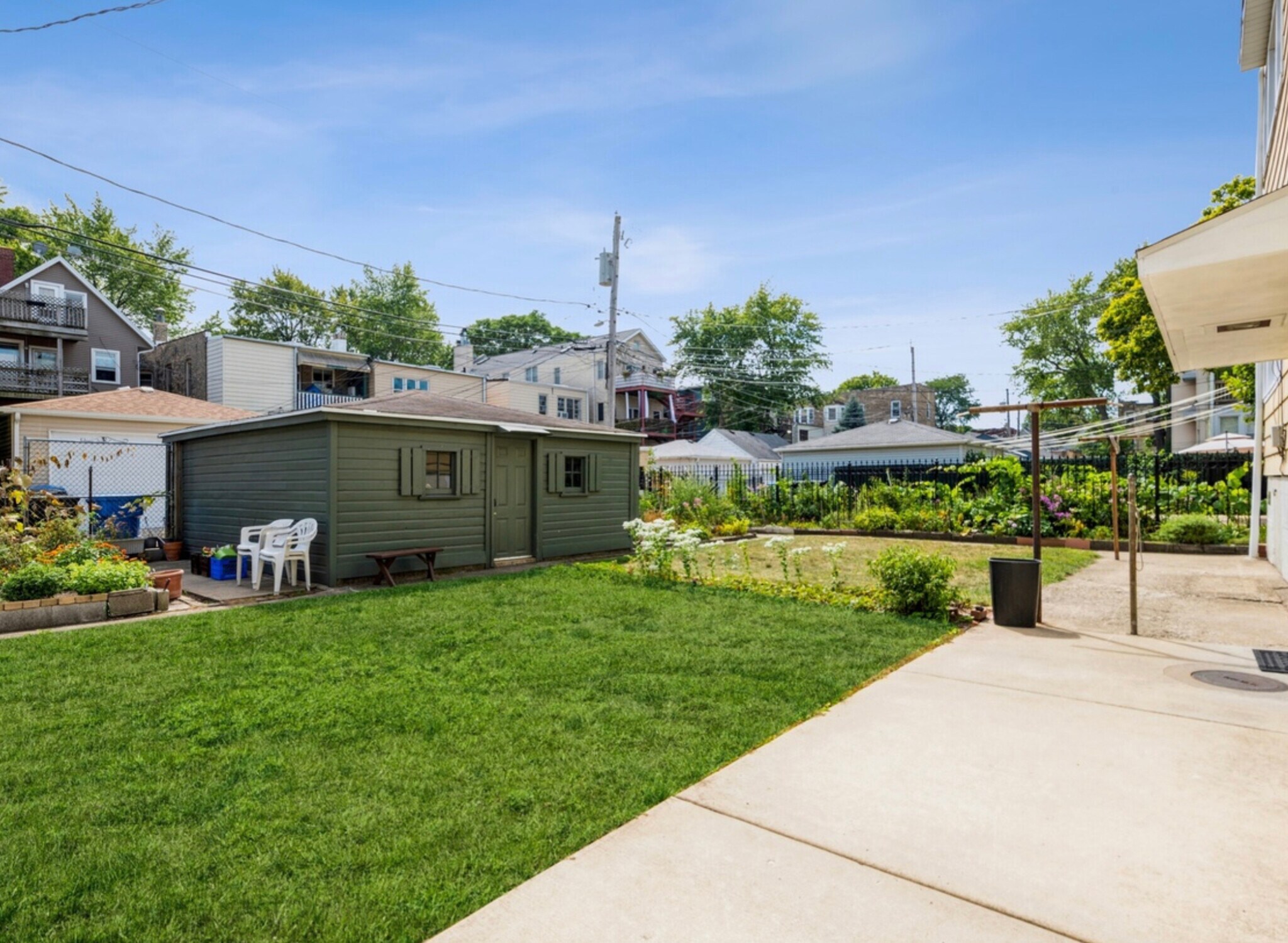 Building Photo - 1619 W Balmoral Ave