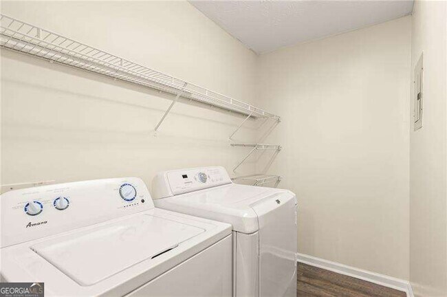 Building Photo - 523 Warm Springs Cir