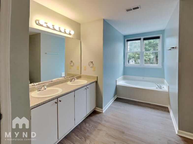 Building Photo - 2745 Sterling Park Dr