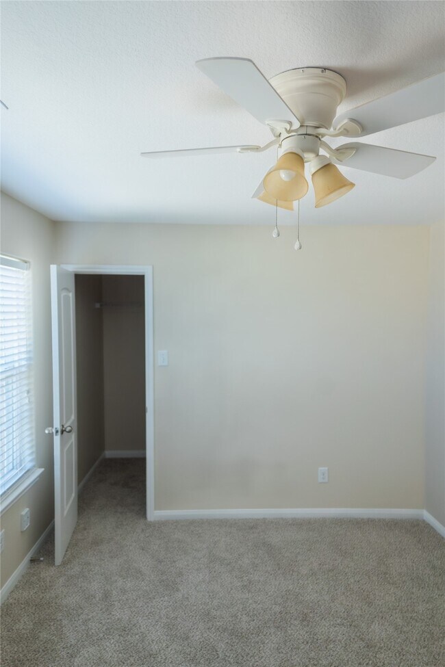 Building Photo - 5123 Harbor Palm Dr