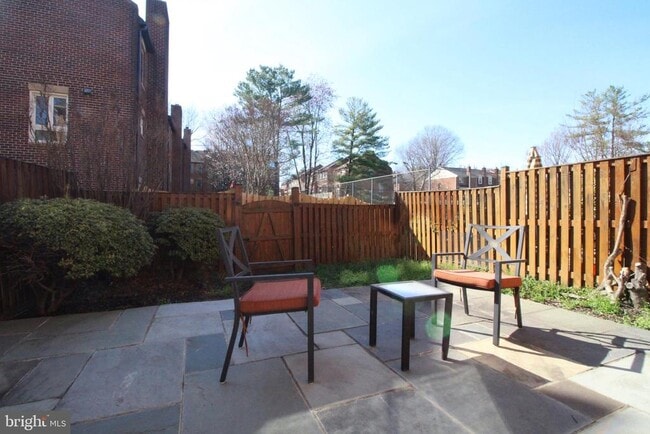 Building Photo - 3139 Stratford Ct