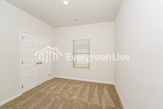 Building Photo - 318 Pond Spg Dr