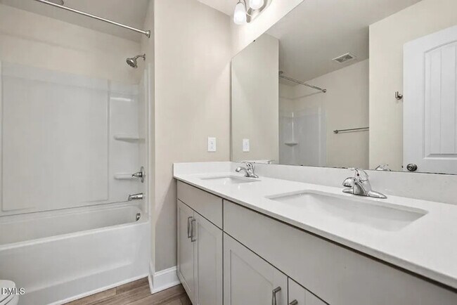 Building Photo - Lease OR Lease to Own