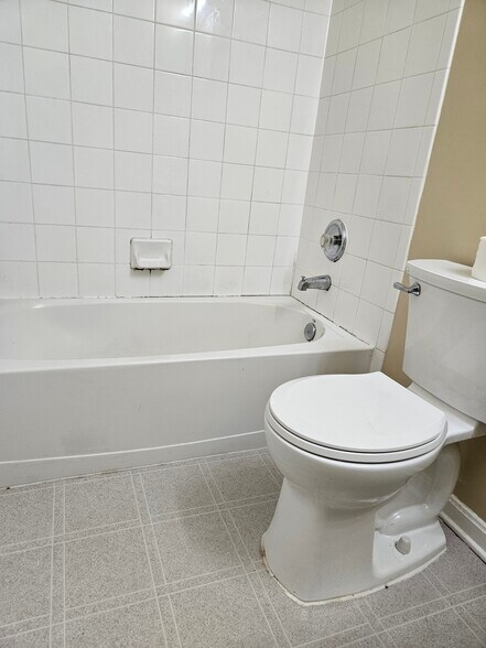 Building Photo - 15766 Nimes Ct