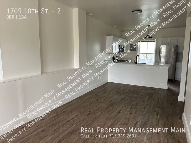 Building Photo - 1709 10th St