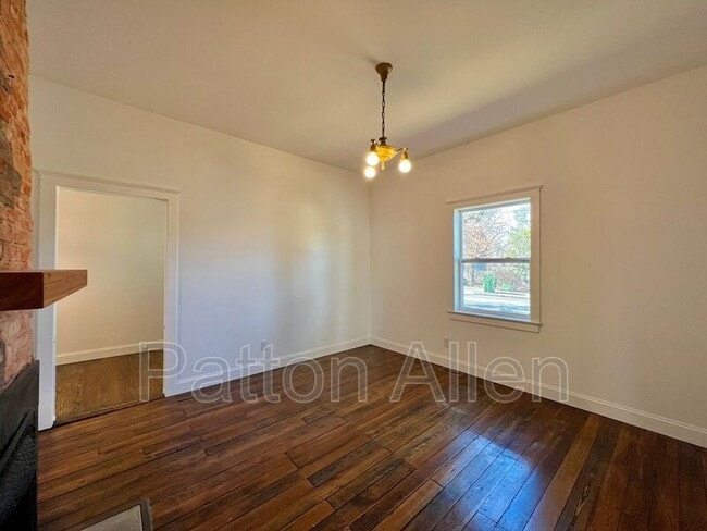 Building Photo - 125 Burton St