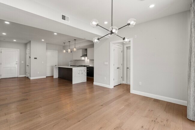 Building Photo - 54 Pleasant St