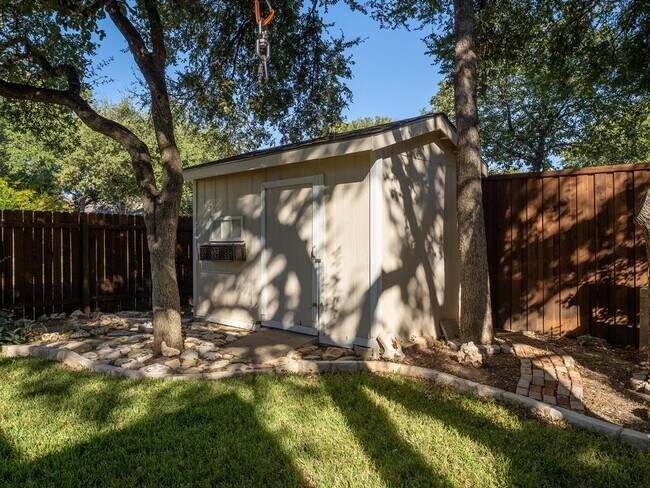 Building Photo - 17200 Poncho Springs Ln