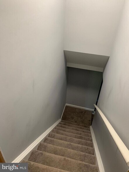 Building Photo - 7 Glade Dr