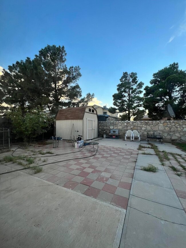 Building Photo - 2905 Gilberto Avila St